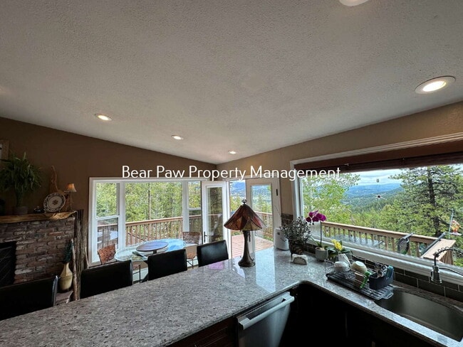 Building Photo - Charming 3-Bedroom Retreat with 2 Full Baths in Evergreen
