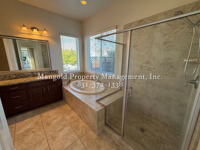 Building Photo - Stunning 3 Bed 2 Bath Home in East Garriso...