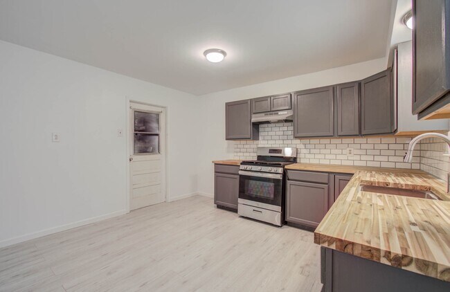 Building Photo - 309 Donatto Dr