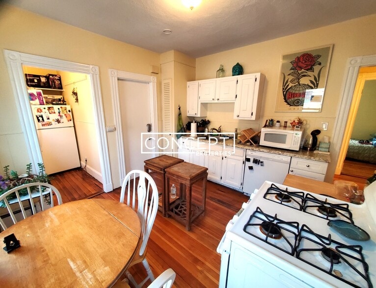 Building Photo - 2 Gilson Terrace