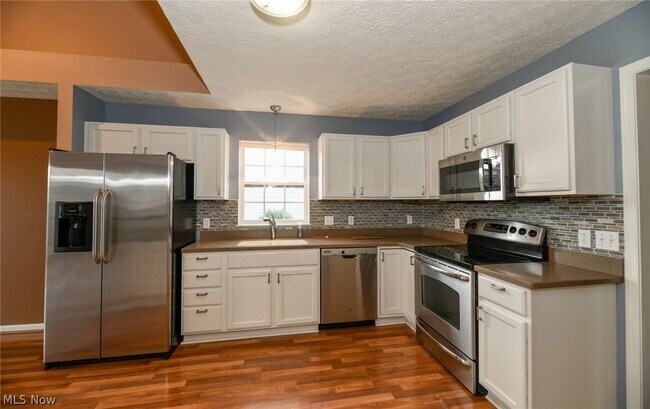 Building Photo - 200 Weatherstone Ct