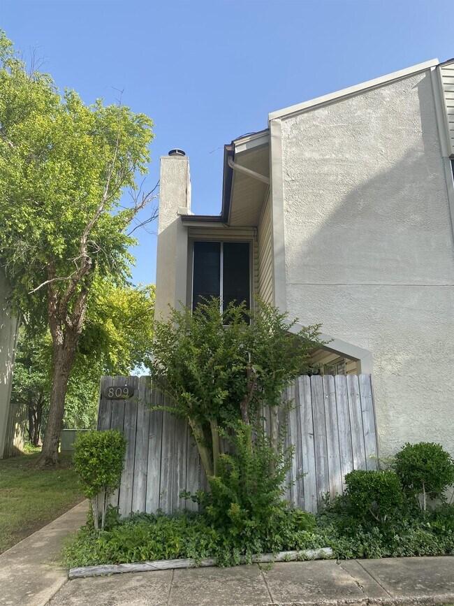 Primary Photo - 809 Cardinal Creek Blvd