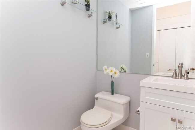 Building Photo - 35 N Chatsworth Ave