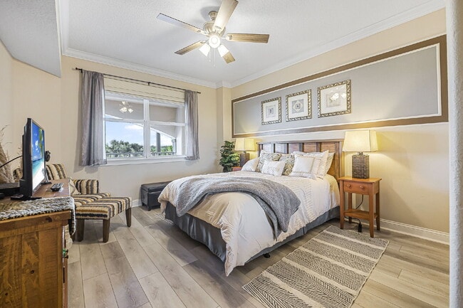 Building Photo - Available for a 7-12 month lease, Unit 208 has a beautiful oceanfront setting.