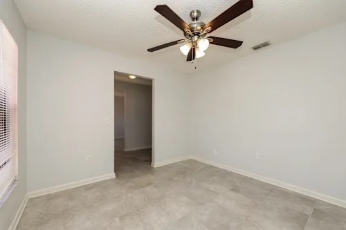 Building Photo - 814 Sandalwood Dr