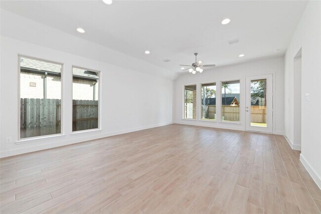 Building Photo - 1434 Girasol St