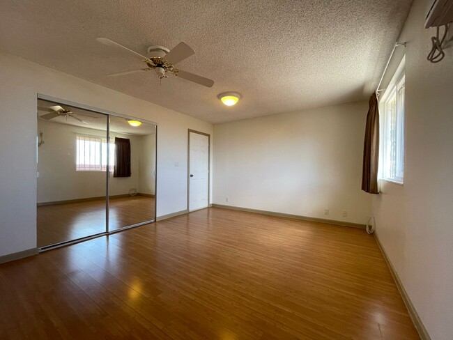 Building Photo - Clean, Spacious, and Large 1Bdrm 1Bath,   ...