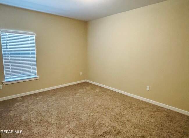 Building Photo - 545 Osier Dr