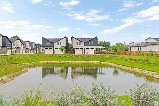 Building Photo - 13810 Bee Flower Ln