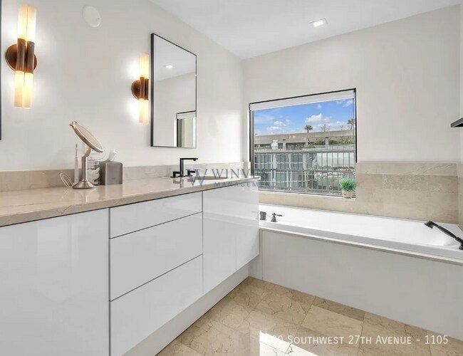 Building Photo - 3400 SW 27th Ave