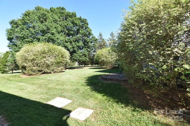 Building Photo - 8220 Golf Ridge Dr