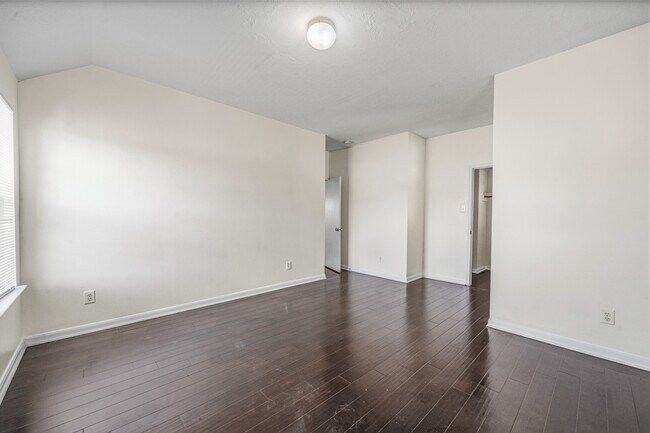 Building Photo - 9641 Weldridge Dr