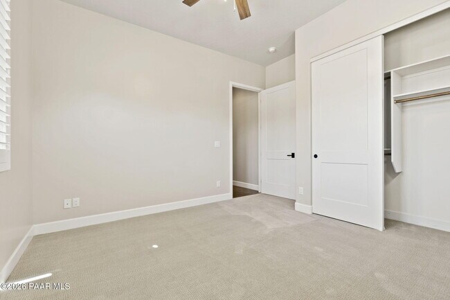 Building Photo - 1476 Sierry Peaks Dr