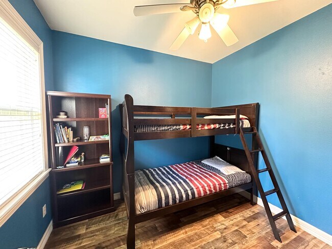 Building Photo - 3750 River Bend Dr