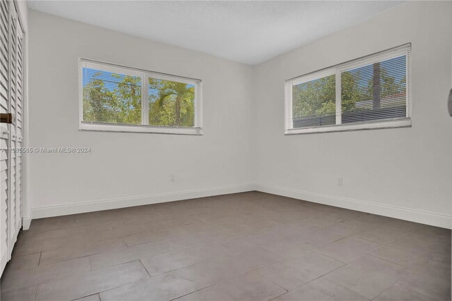 Building Photo - 1241 NW 25th St