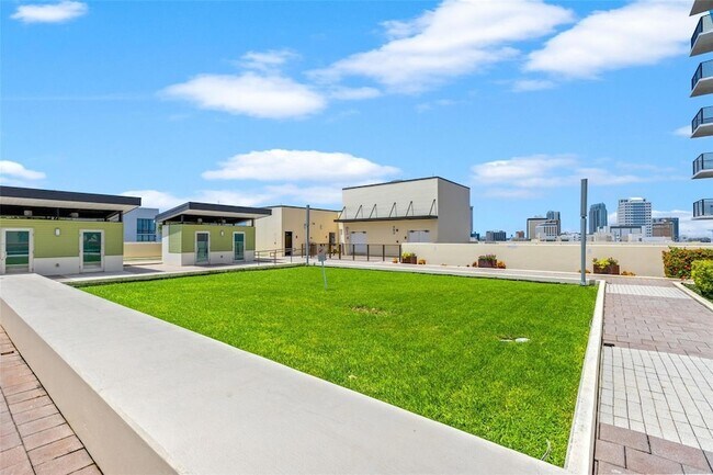 Building Photo - 1208 E Kennedy Blvd