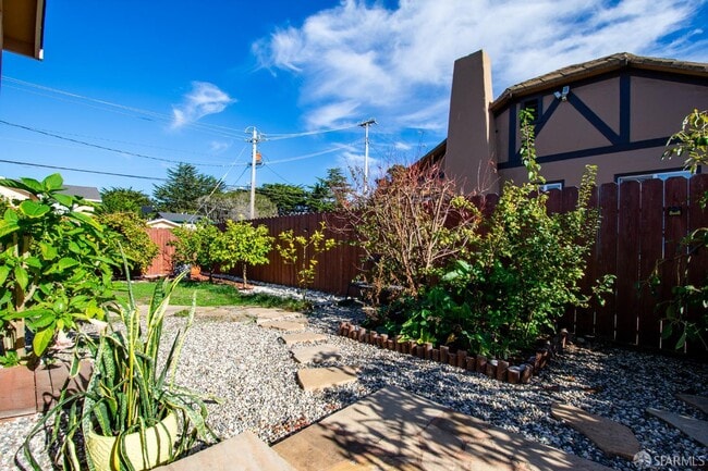 Building Photo - 40 Encina Ave