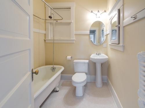 Building Photo - 1 bedroom in Seattle WA 98102