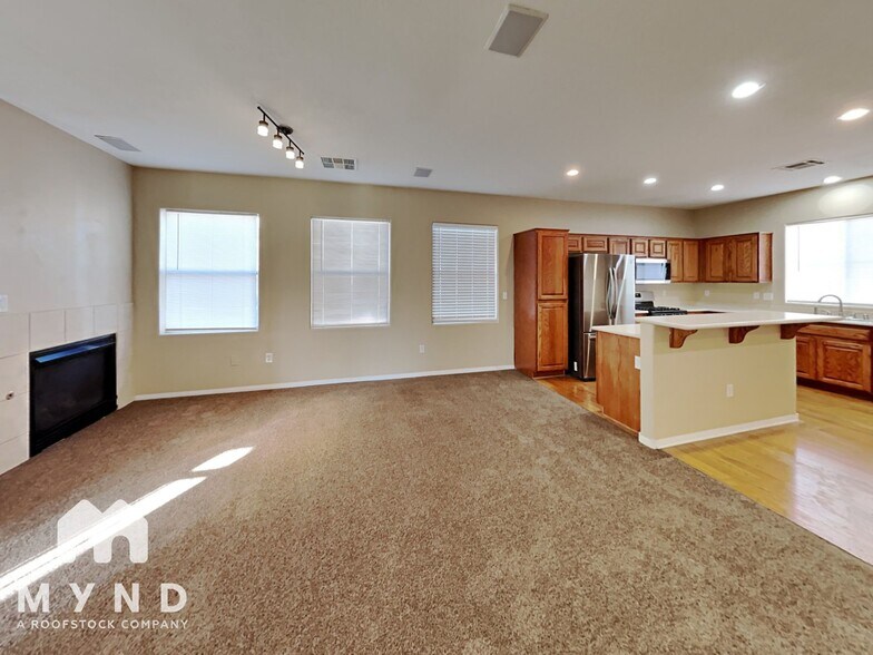 Building Photo - 10637 Chestnut Timber Ct