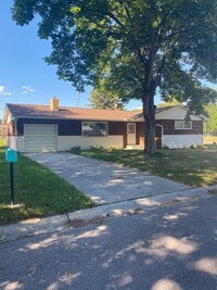 Building Photo - South Missoula 3 bedroom with fenced yard and garage