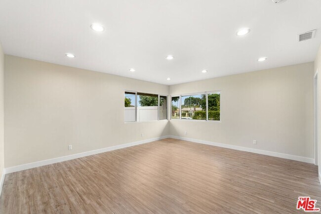 Building Photo - 17633 Nordhoff St