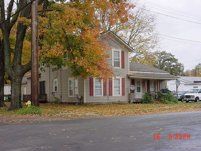 Primary Photo - 120 W Burr Oak