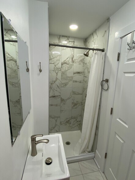 Building Photo - 469 Montclair Ave