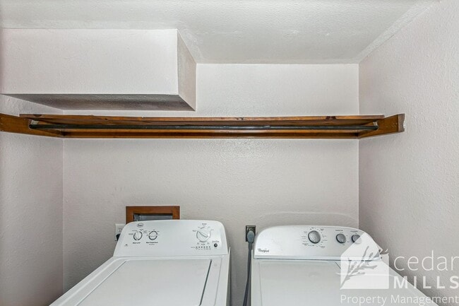 Building Photo - UPDATED 2 bedroom condo near Maize and Pawnee-Short Term Lease Option!