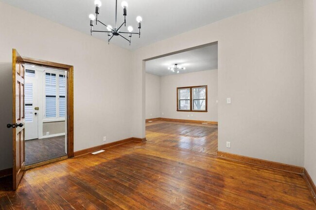 Building Photo - 1709 Ekin Ave