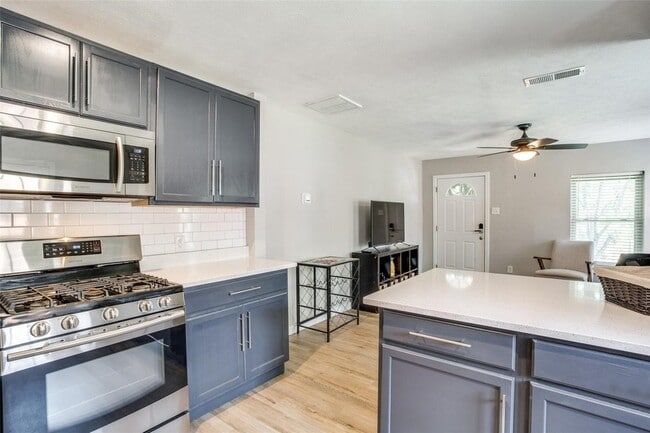 Building Photo - 408 N Oak Cliff Blvd