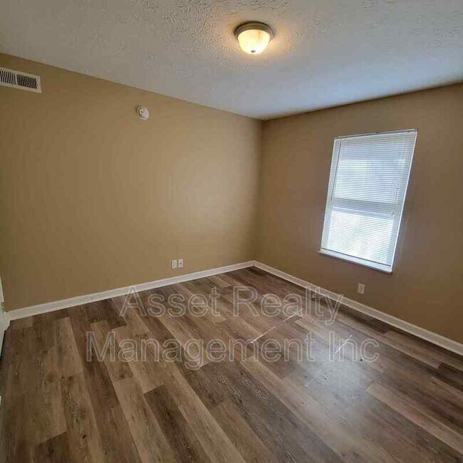 Building Photo - 2817 Colt Dr NE
