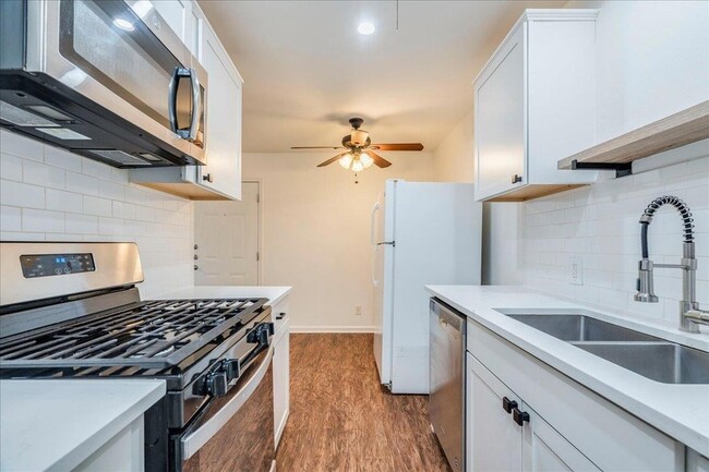 Building Photo - 1417 Braes Ridge Dr