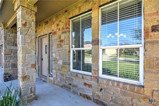 Building Photo - 1011 Sugar Brook Dr