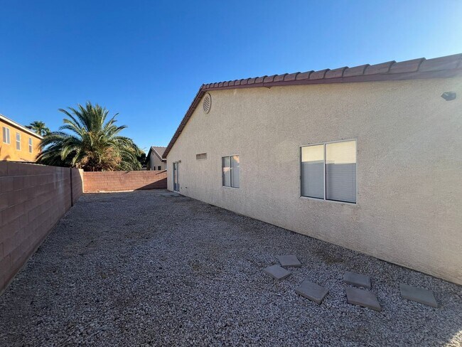 Building Photo - 2708 Ganzo St