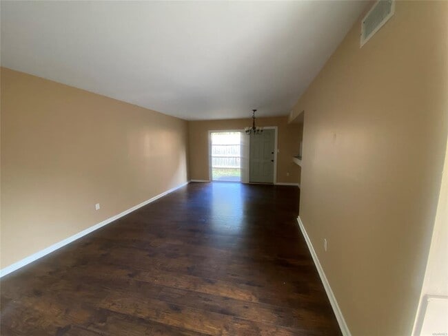 Building Photo - 2440 Price St