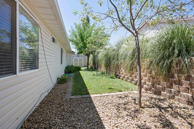 Building Photo - Great Spring Hill Estates Home!