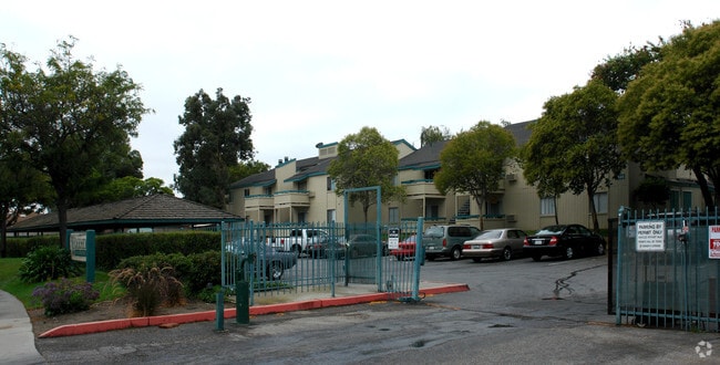Building Photo - Casa Real Apartments