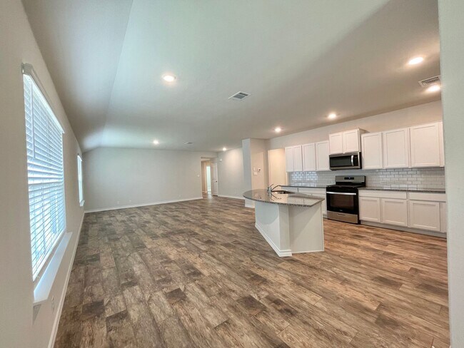 Building Photo - FOR RENT | 4 Bed • 2 Bath in Langdon