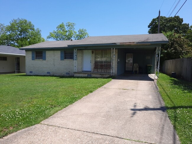 Primary Photo - 3 Bedroom and 1.5 Bathroom