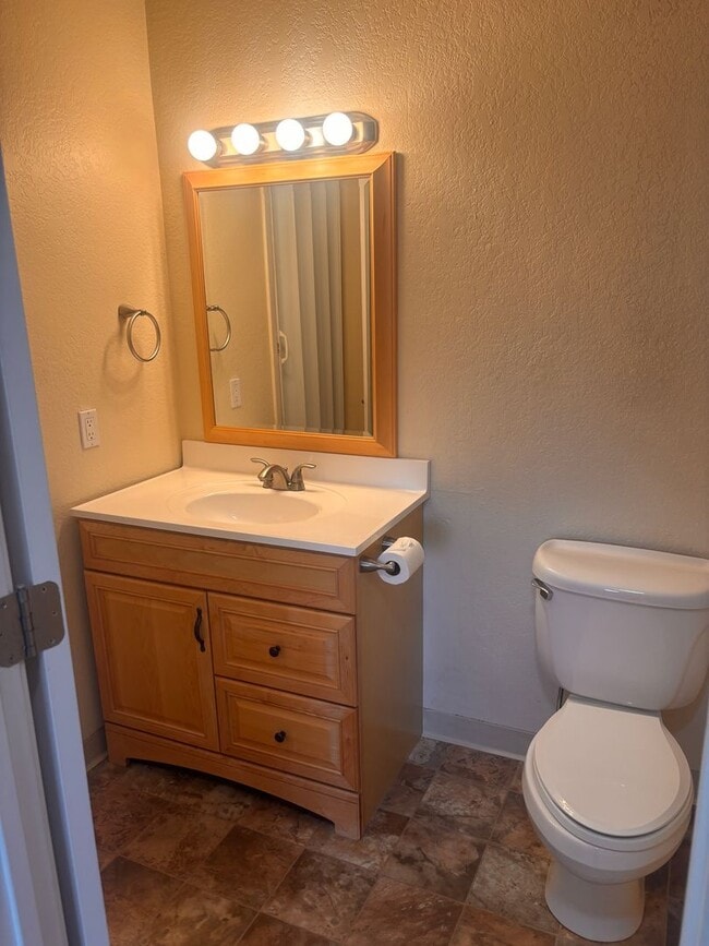 Building Photo - Two Bedroom East Anchorage Condo with Washer/Dryer Unit!