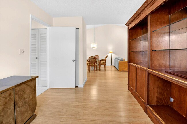 Building Photo - 10938 Roebelini Palm Ct