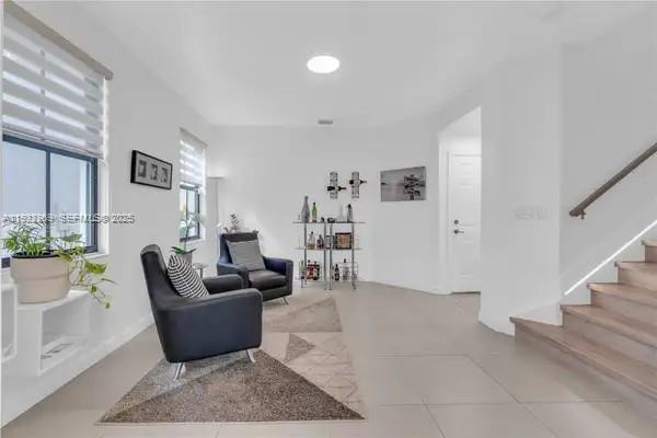 Building Photo - 6035 NW 104th Path