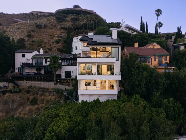 Building Photo - 7866 Fareholm Dr