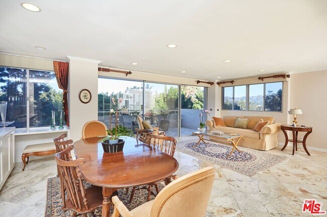 Building Photo - 865 Comstock Ave