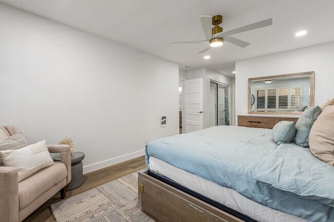 Building Photo - 145 S Shore Dr