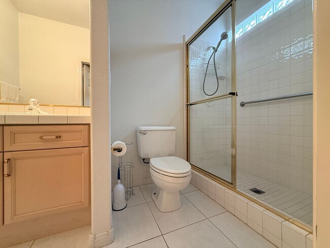 Building Photo - Partially furnished-Lovely 5 bedroom, 3 bath home in Legacy Master Series Community! $500 off fir...