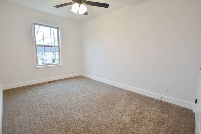 Building Photo - 106 Adkins St