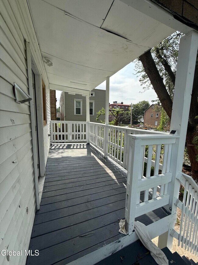 Building Photo - 446 1st St
