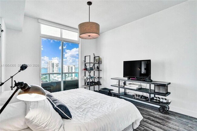 Building Photo - 7900 Harbor Island Dr