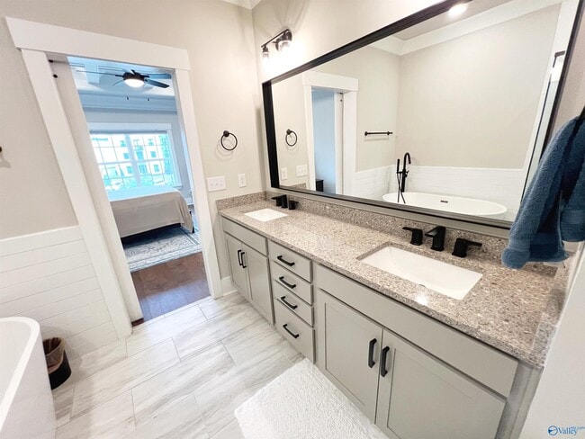 Building Photo - 531 Town Madison Blvd